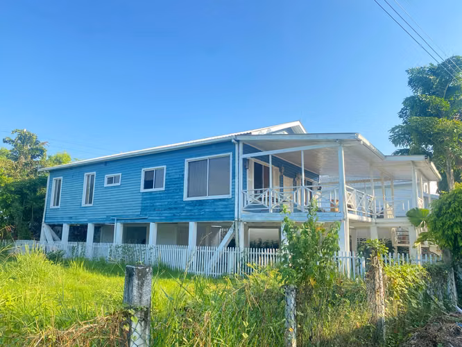 Se vende casa de Playa en Tela