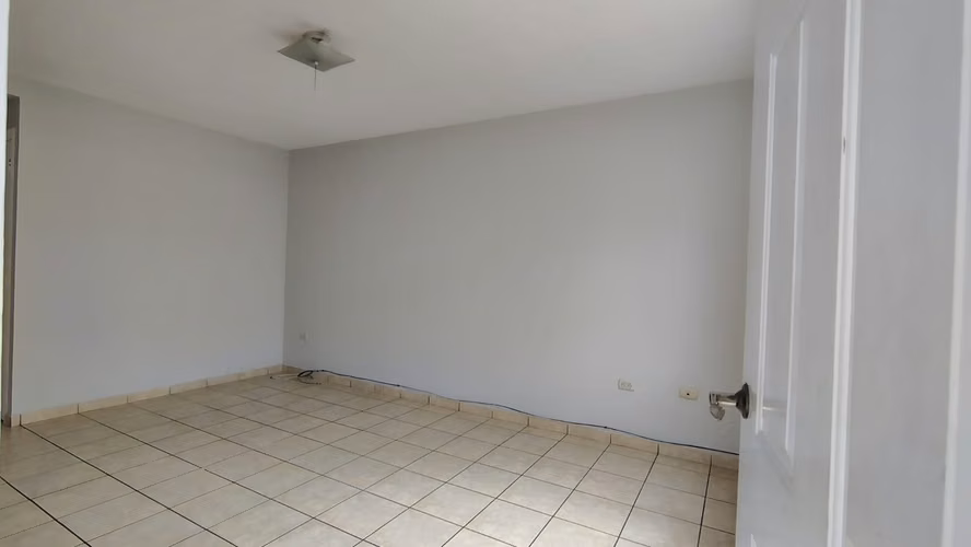 CASA EN VENTA. Amplia, Moderna de 3 hab. en Residencial Sta Cruz TGU - Imagen 4