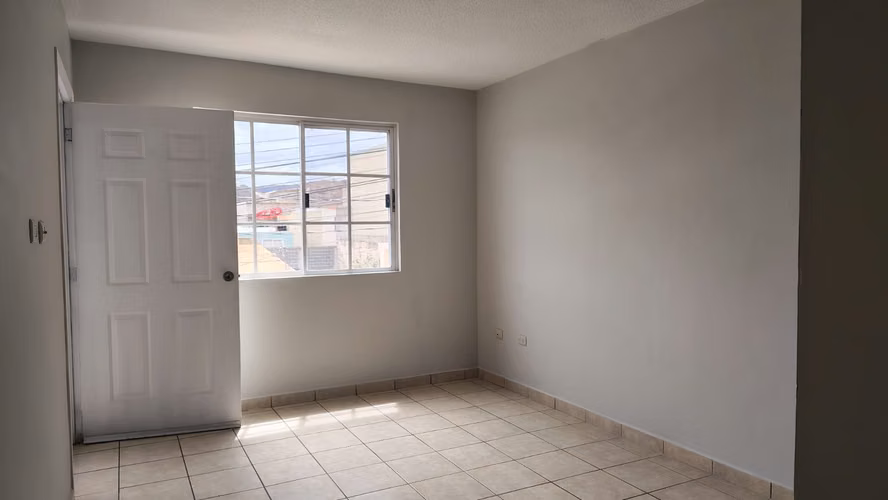 CASA EN VENTA. Amplia, Moderna de 3 hab. en Residencial Sta Cruz TGU - Imagen 8