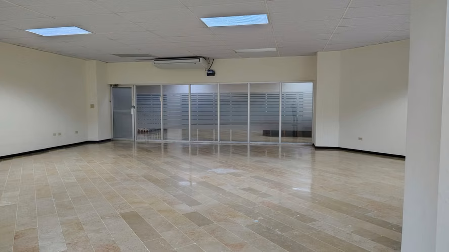 LOCAL COMERCIAL / OFICINAS en Renta – Colonia Miramontes TGU