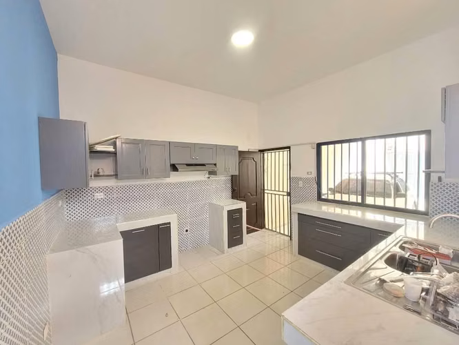 Venta de casa de un nivel en Colonia El Periodista