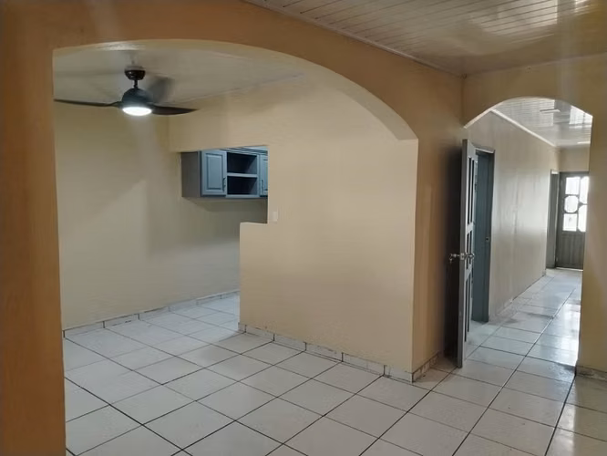 SE VENDE AMPLIA CASA EN COLONIA LOS CASTANO SPS - Imagen 4