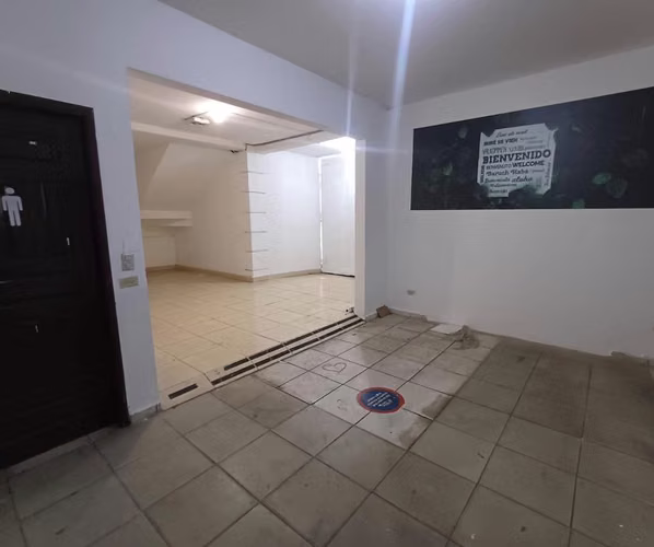 Se Alquila Local estilo casa en Barrio Santa Ana - Imagen 6