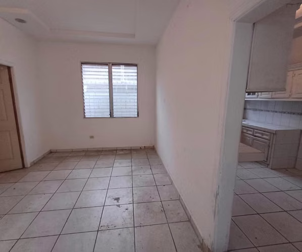 Se Alquila Local estilo casa en Barrio Santa Ana - Imagen 2