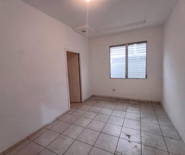 Se Alquila Local estilo casa en Barrio Santa Ana - Imagen 5