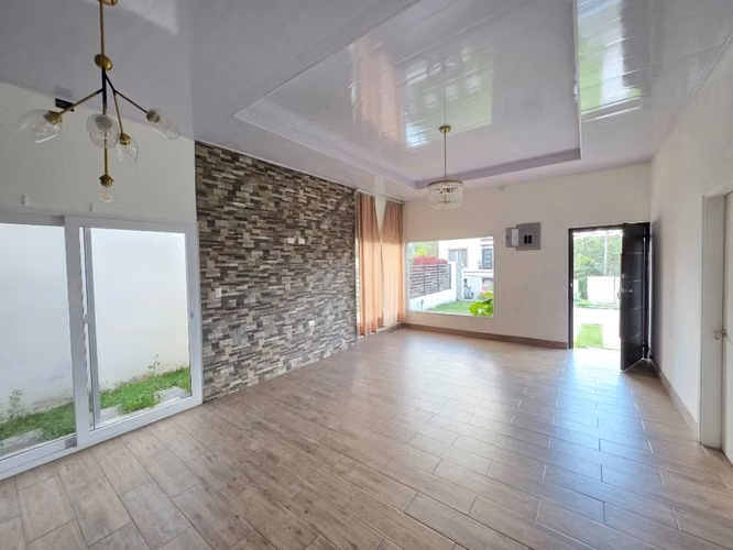 Venta de casa en Residencial Altamira Valle de Angeles