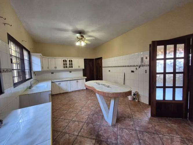 Alquiler de amplia casa en Residencial Montecarlo, SPS