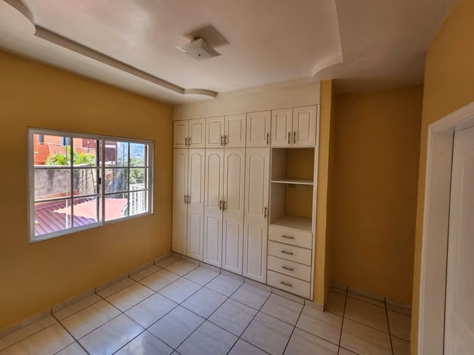 Se Vende Hermosa Casa Res. Altos Trapiche - Imagen 5