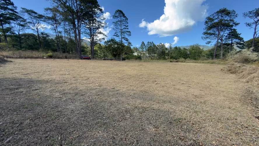 Se Vende Hermoso Lote Terreno en Valle Angeles - Imagen 2
