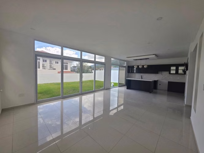 Se Vende Casa en Res. Ciudad Maya