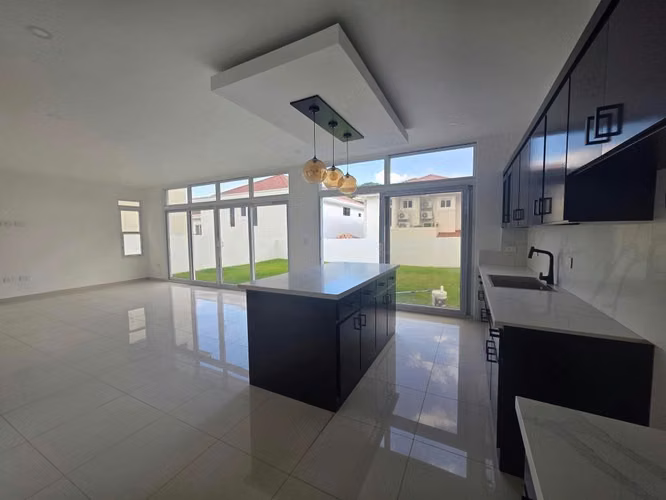 Se Vende Casa en Res. Ciudad Maya