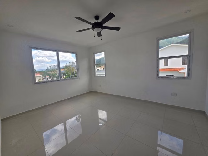 Se Vende Casa en Res. Ciudad Maya