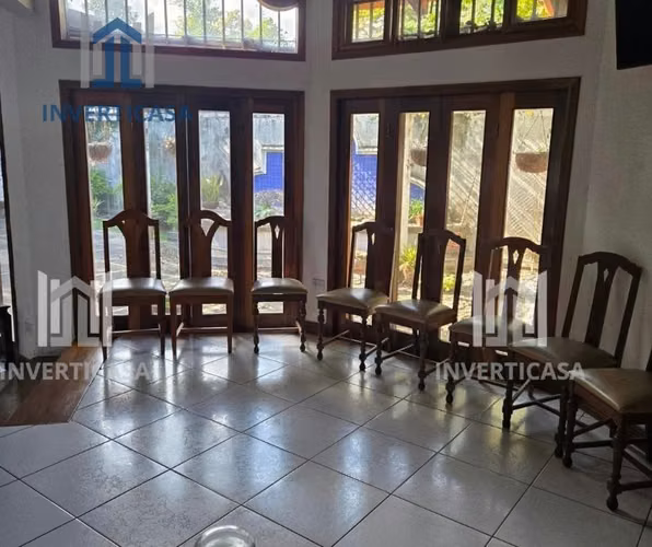 Se Vende amplia casa en Colonia Tara
