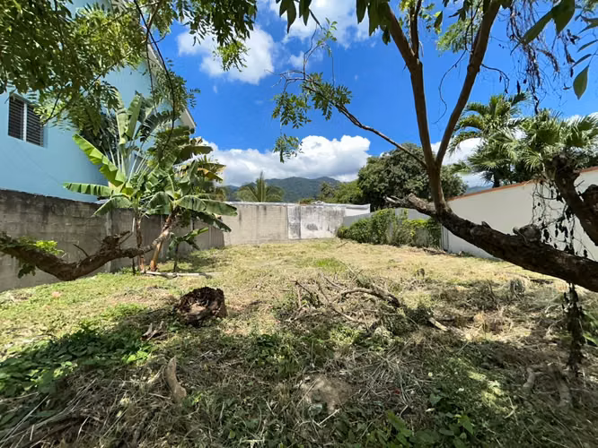Se vende terreno de esquina en circuito cerrado - Imagen 2