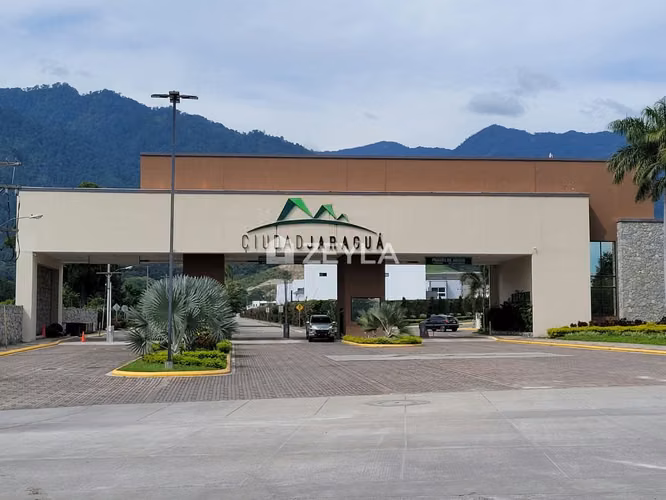 Se Vende Terreno Esquina En Prados De Jaragua, SPS