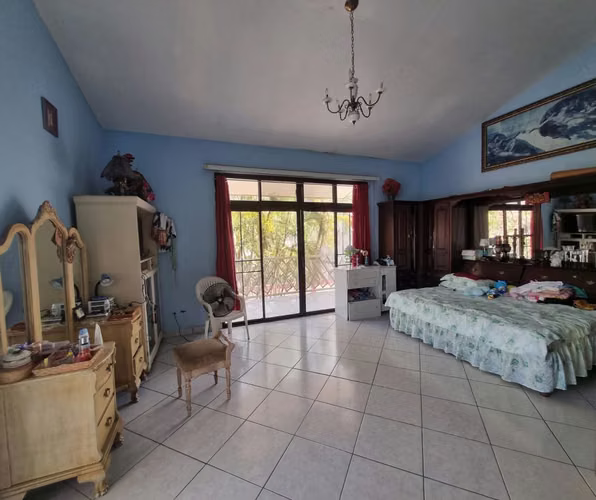 Se Vende Amplia Casa en Los Alamos - San Pedro Sula.