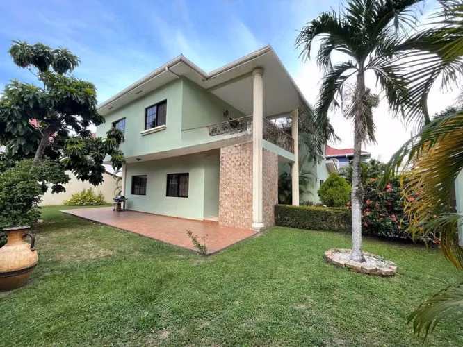 Se vende casa en Res. El Pedregal - San Pedro Sula
