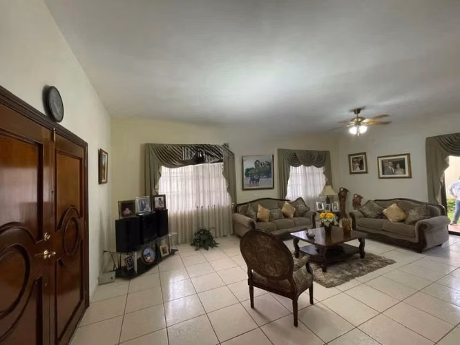 Se vende casa en Res. El Pedregal - San Pedro Sula - Imagen 3