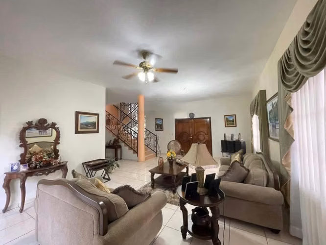 Se vende casa en Res. El Pedregal - San Pedro Sula - Imagen 2