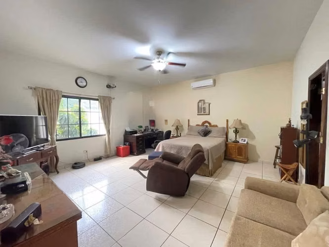 Se vende casa en Res. El Pedregal - San Pedro Sula - Imagen 5