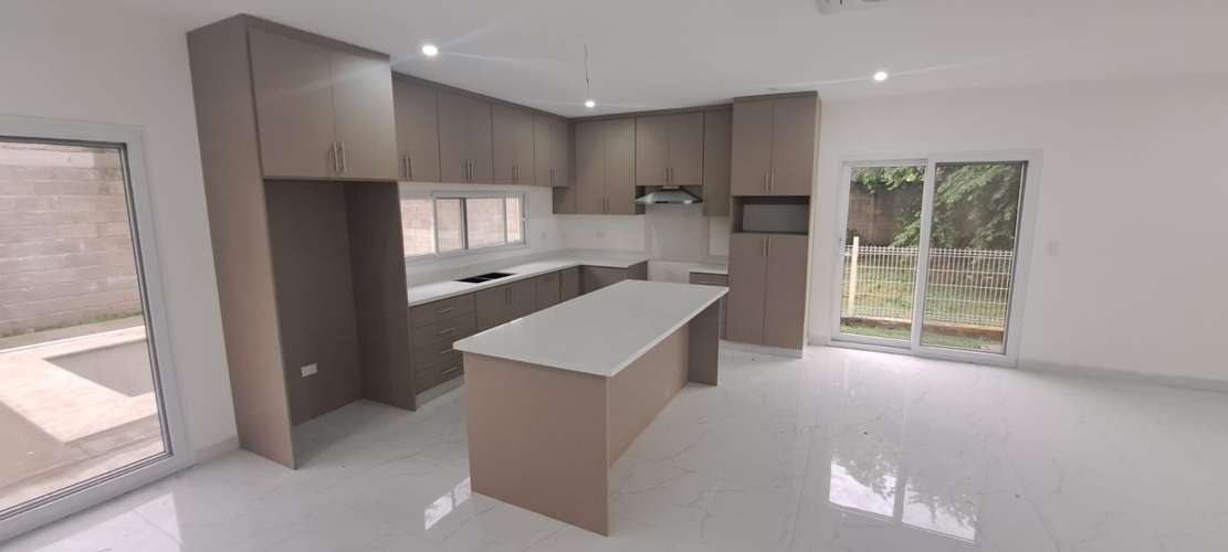 Se Vende Hermosa Vivienda Nueva en Res. Portofino Hills $ 760,000. - Imagen 5