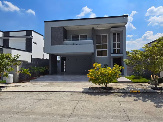 Se renta casa en Jaragua