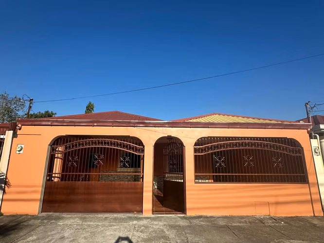 Se Vende Casa Res. Costa del Sol
