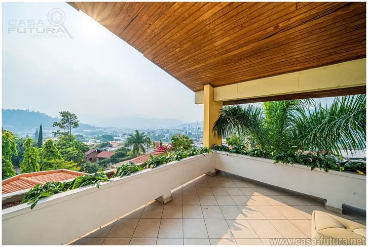 CASA REMODELADA con Vista en Tepeyac Acceso a 2 CALLES en Venta - Zona Medica
