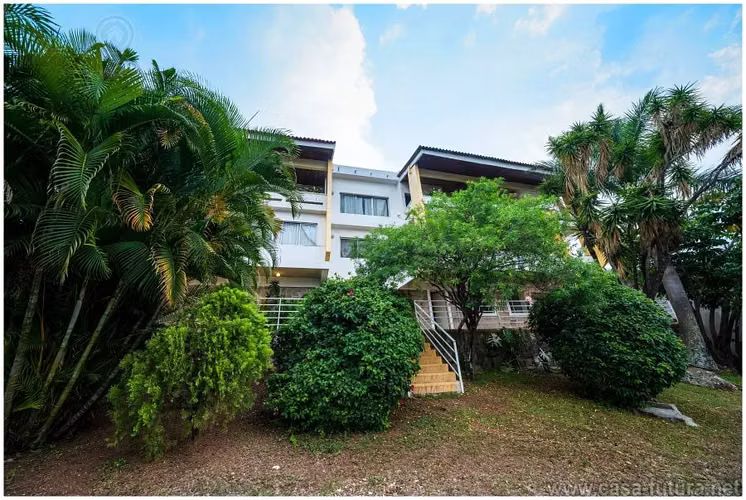 CASA REMODELADA con Vista en Tepeyac Acceso a 2 CALLES en Venta - Zona Medica