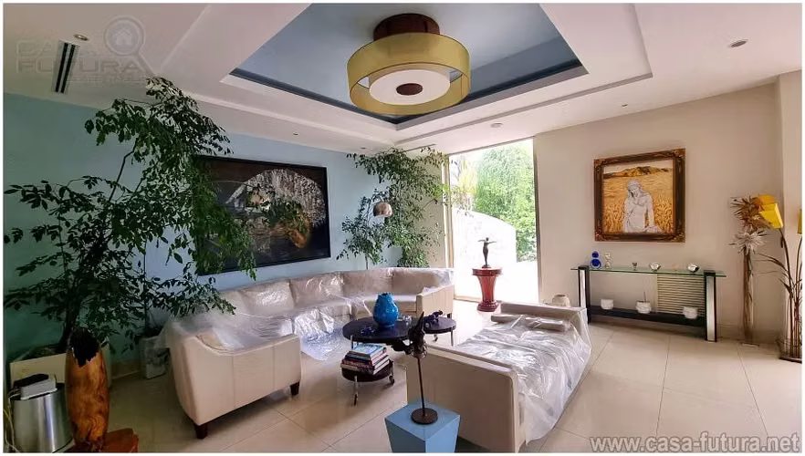 Mansion Estilo Beverly Hills en Venta!! en Lomas del Guijarro con Piscina y Jardin
