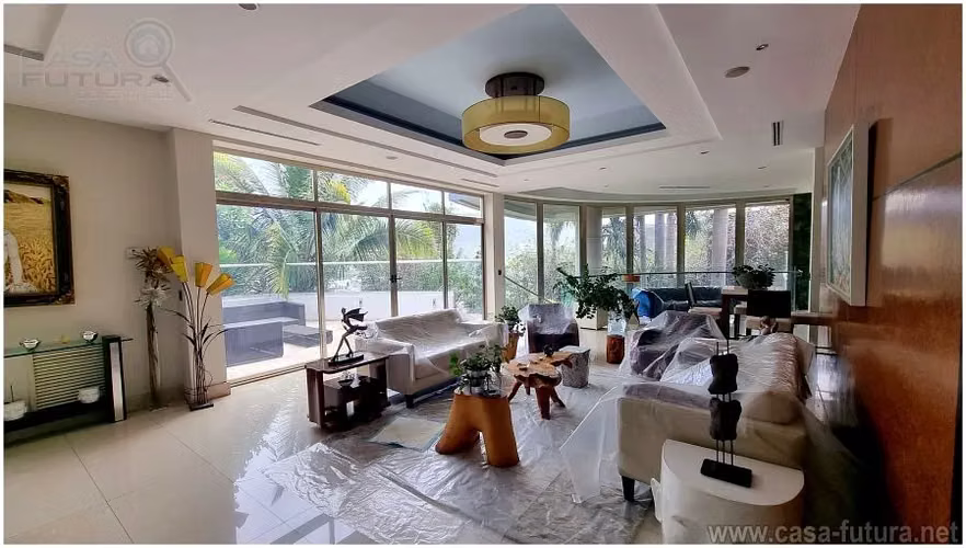 Mansion Estilo Beverly Hills en Venta!! en Lomas del Guijarro con Piscina y Jardin