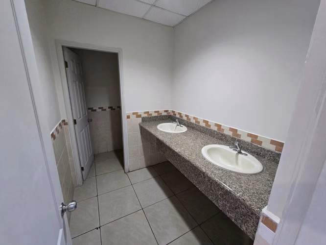 Torre Alianza,Tamaño 24 M2, Centrico y Accesible(Incluye 15% del ISV,agua,vigilancia,mant/edificio) - Imagen 8