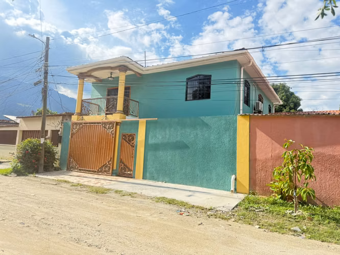 SE VENDE AMPLIA CASA DE 2 NIVELES EN COLONIA STIBYS SAN PEDRO SULA