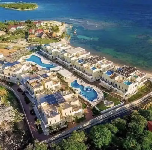 Villa facing the Sea in Renta - 124; Dixon Cove, Roatan - Bay Islands, Honduras