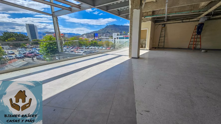 ALQUILAMOS LOCAL PARA RESTAURANTE EN CENTRO COMERCIAL  DEL BLVD MORAZÁN - Imagen 2