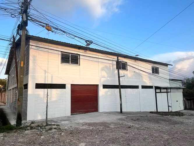Se Vende Bodega de Esquina con Apartm Amueblado - Imagen 4