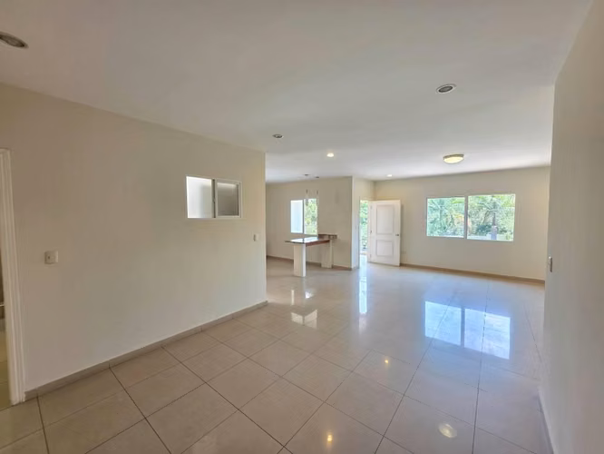 Alquiler amplio apartamento en Colonia Miraflores