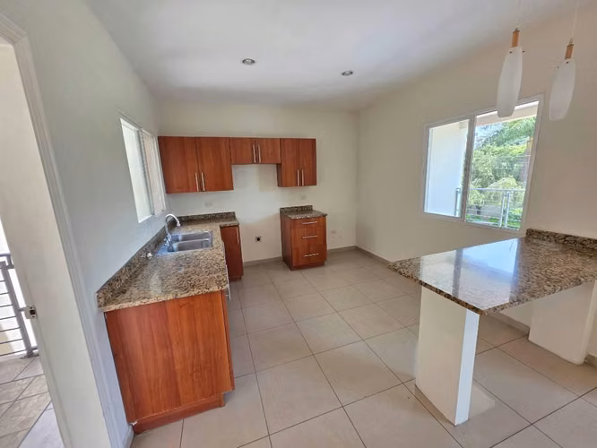 Alquiler amplio apartamento en Colonia Miraflores
