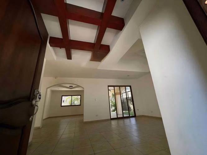 Se Vende Casa en Lomas del Pedregal - San Pedro Sula
