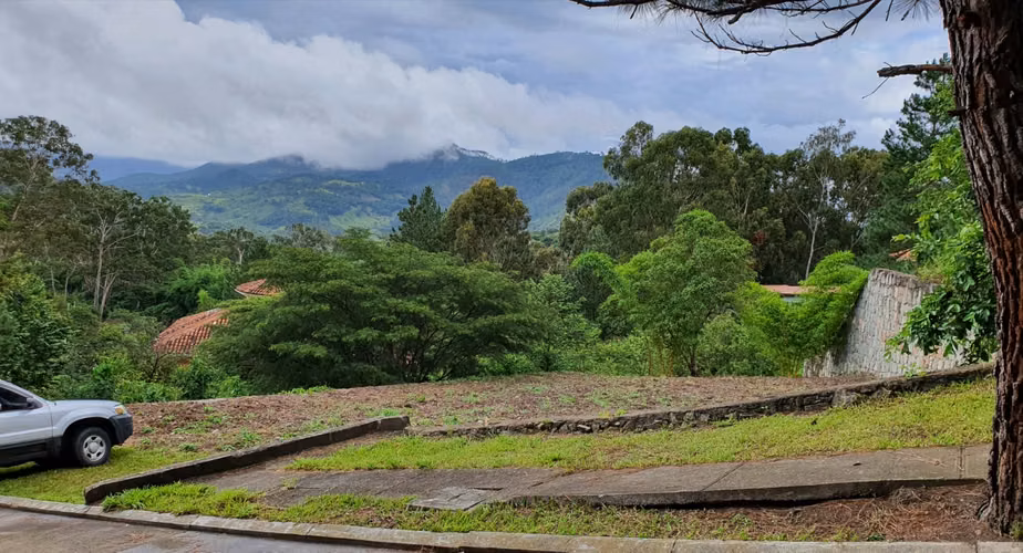 Lote Plano en Residencial Exclusivo - Listo para construir - Las Brisas de Villa Elena