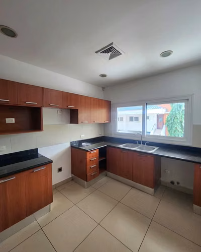 Se Vende Townhouse En Residencial Real En Bosques del Merendon, SPS
