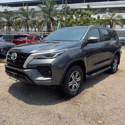 TOYOTA FORTUNER 2024