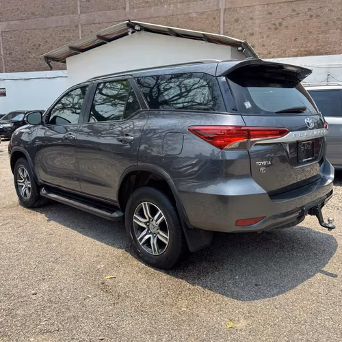 TOYOTA FORTUNER 2024