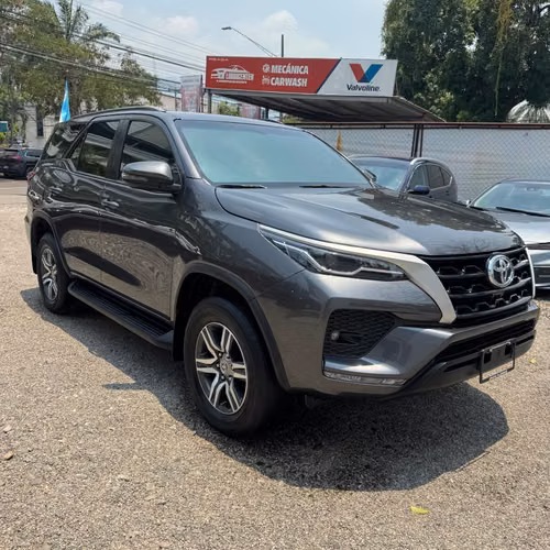 TOYOTA FORTUNER 2024