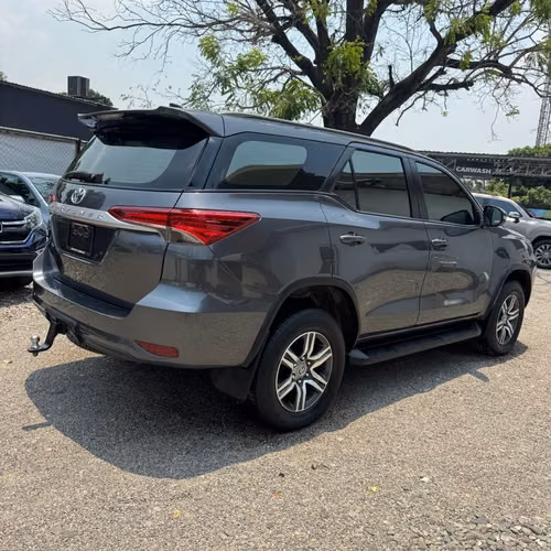 TOYOTA FORTUNER 2024