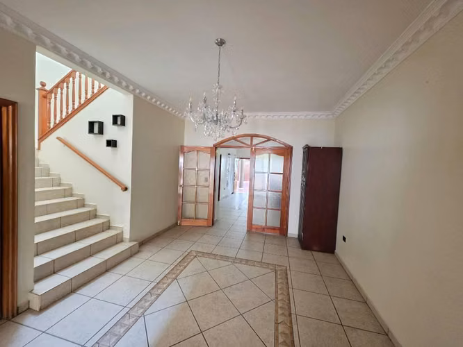 Venta de amplia casa en Colonia América