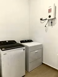 Se renta moderno y amplio condominio amueblado