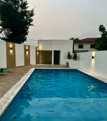 Se renta moderno y amplio condominio amueblado