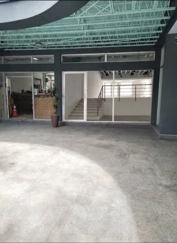 Se renta local comercial en Tercera Avenida