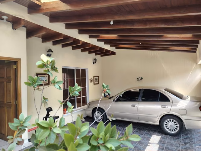 VENDO CASA EN MIRAFLORES SUR TEGUCIGALPA